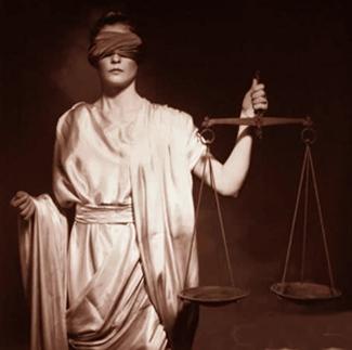 justicia-ciega-sorda-y-manca