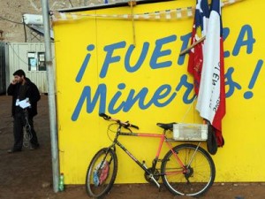 mineros-fuera